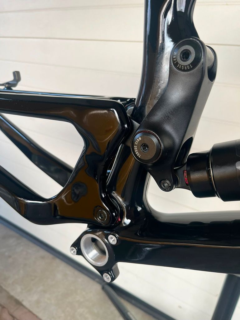 Nukeproof Giga 290 Carbon Frame 2022 Frameset 2022 Mountainbike usato, Nero — immagine 6 di 13