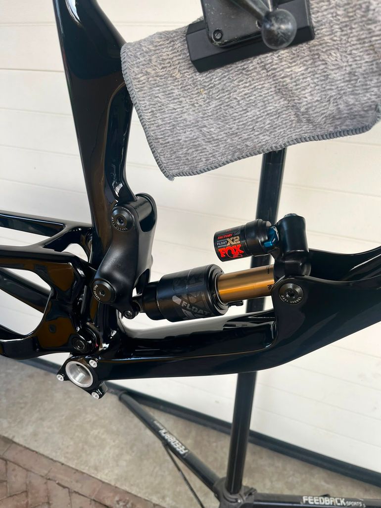 Nukeproof Giga 290 Carbon Frame 2022 Frameset 2022 Mountainbike usato, Nero — immagine 10 di 13