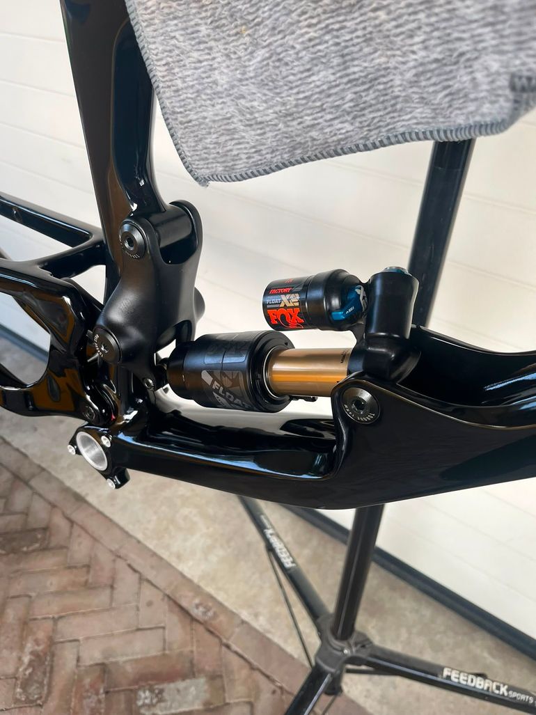 Nukeproof Giga 290 Carbon Frame 2022 Frameset 2022 Mountainbike usato, Nero — immagine 4 di 13