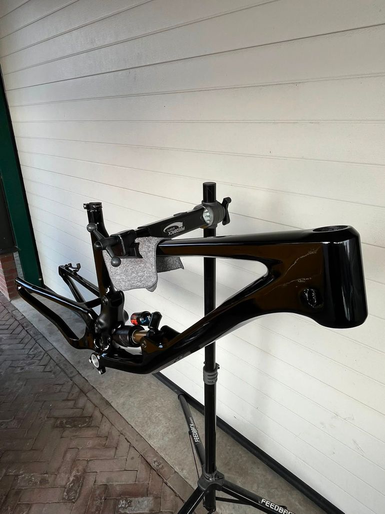 Nukeproof Giga 290 Carbon Frame 2022 Frameset 2022 Mountainbike usato, Nero — immagine 2 di 13