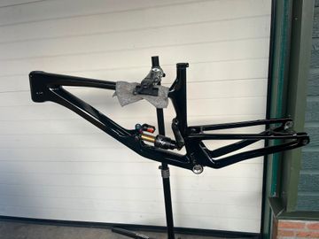 Nukeproof Giga 290 Carbon Frame 2022 Frameset 2022 Mountainbike usato, Nero — immagine 11 di 13
