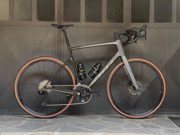 Used Scott Addict 20 2024 2024 Road & Gravel, Light Gray — image 1 of 5