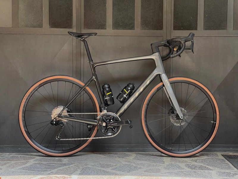 Used Scott Addict 20 2024 2024 Road & Gravel