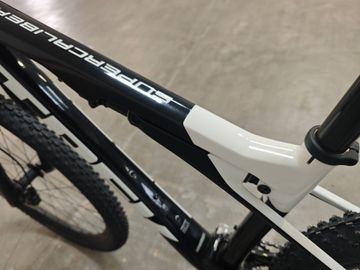Gebrauchtes Trek Supercaliber 9.7 2020 2020 Mountainbike, Schwarz — Bild 2 von 5
