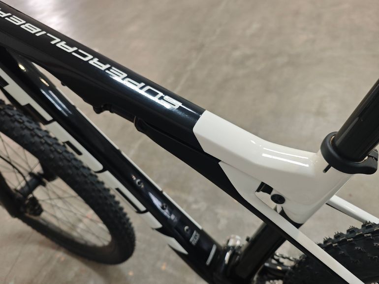 Gebrauchtes Trek Supercaliber 9.7 2020 2020 Mountainbike, Schwarz — Bild 2 von 5