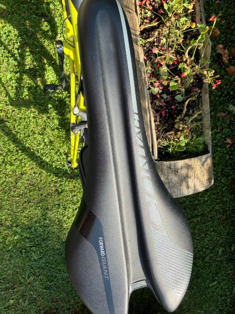 Used Giant Contend Shimano Tiagra 2017 Road & Gravel, Orange — image 5 of 8