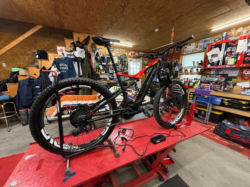 Used Specialized Men's Turbo Levo FSR Comp Carbon 6Fattie/29 2018 2018 MTB