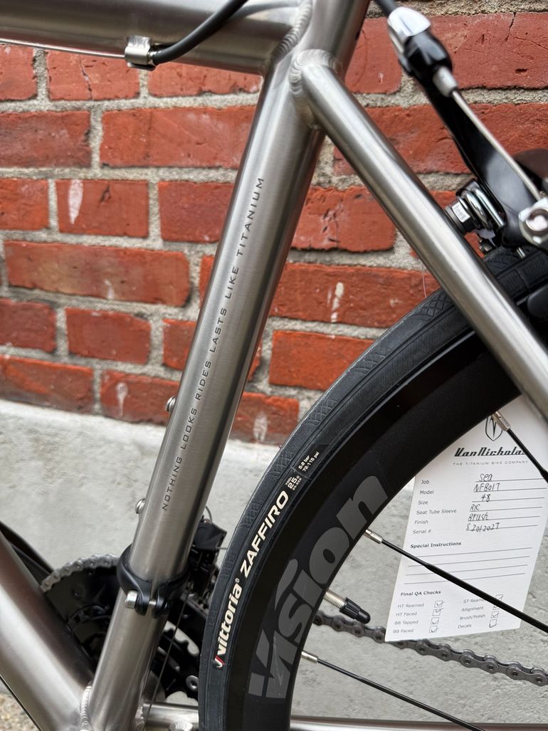 Van Nicholas NEW! Van Nicholas Boreas Titanium/Shimano 105 2x11/Vision Team 35/SLR/Size XS 2023 Road & Gravel usato, Grigio chiaro — immagine 16 di 17