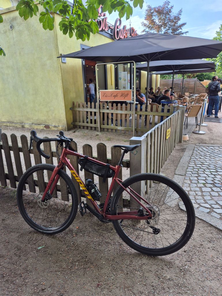 Used Giant Revolt 0 2025 2025 Road & Gravel, Red — image 3 of 4