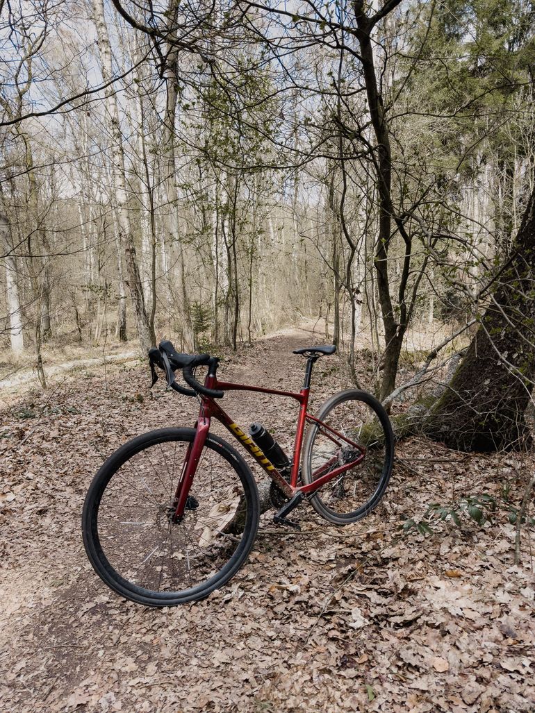 Used Giant Revolt 0 2025 2025 Road & Gravel, Red — image 2 of 4