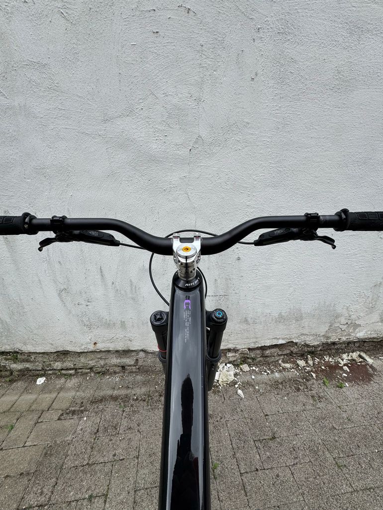 Použité Canyon Torque Mullet CF 7 2023 2023 Mountainbike — obrázek 15 z 16