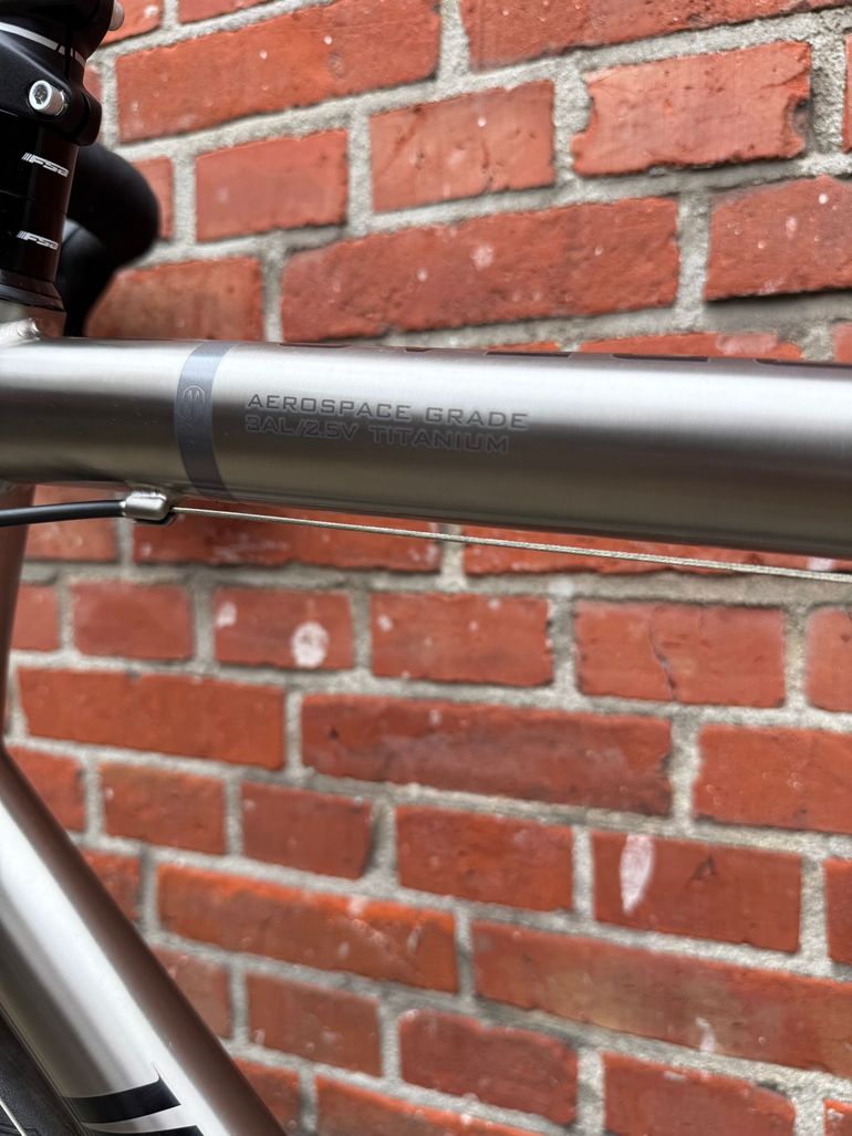 Van Nicholas NEW! Van Nicholas Boreas Titanium/Shimano 105 2x11/DT-Swiss R460/SLR crb/Size XL 2023 Road & Gravel usato, Grigio chiaro — immagine 17 di 17