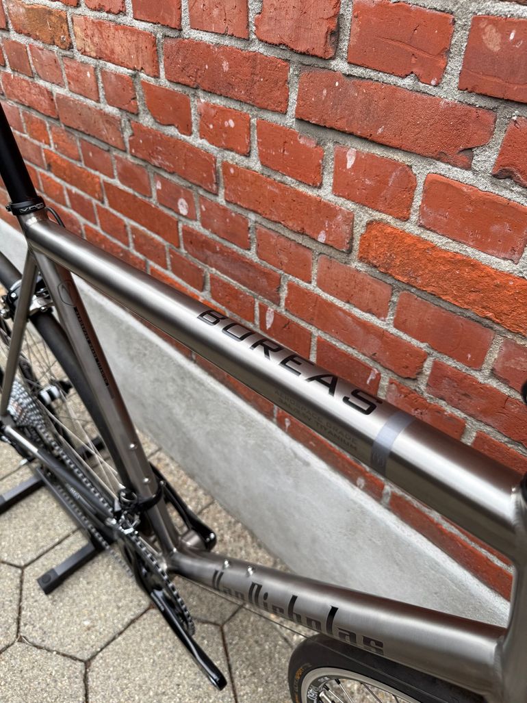 Van Nicholas NEW! Van Nicholas Boreas Titanium/Shimano 105 2x11/DT-Swiss R460/SLR crb/Size XL 2023 Road & Gravel usato, Grigio chiaro — immagine 8 di 17