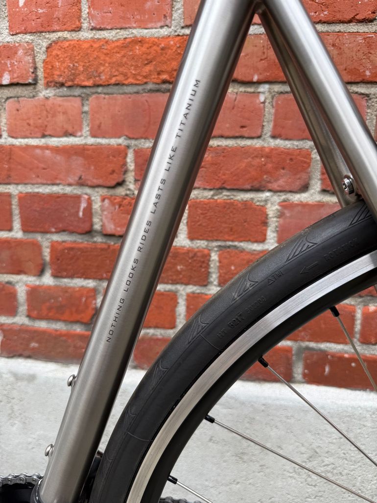 Van Nicholas NEW! Van Nicholas Boreas Titanium/Shimano 105 2x11/DT-Swiss R460/SLR crb/Size XL 2023 Road & Gravel usato, Grigio chiaro — immagine 16 di 17