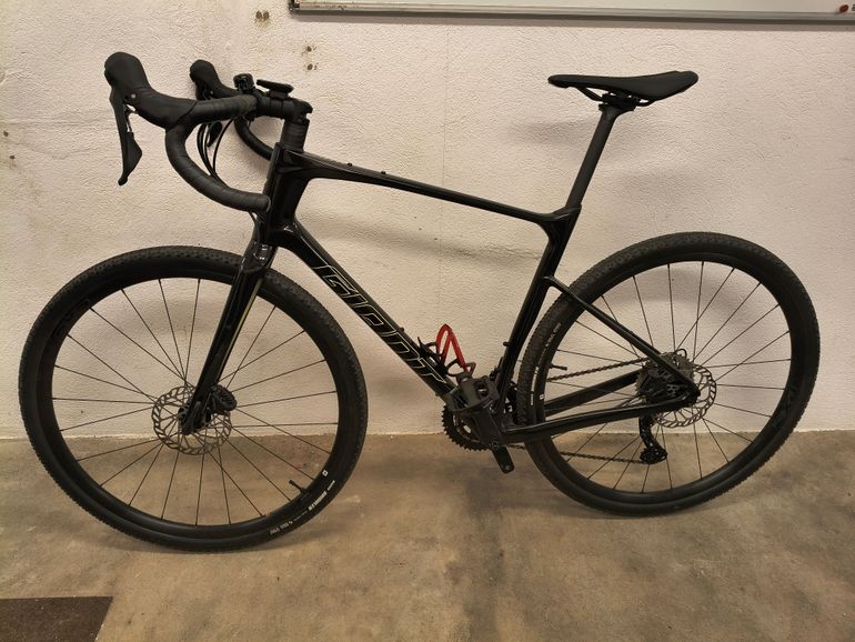 Used Giant Revolt Advanced 2 2024 2024 Road & Gravel, Black — image 2 of 2