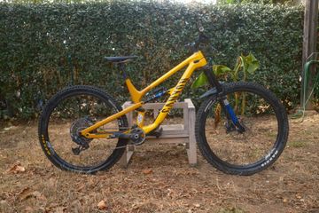 Canyon Spectral 29 CF 9 2023 2023 Mountainbike usato, Arancione — immagine 2 di 7