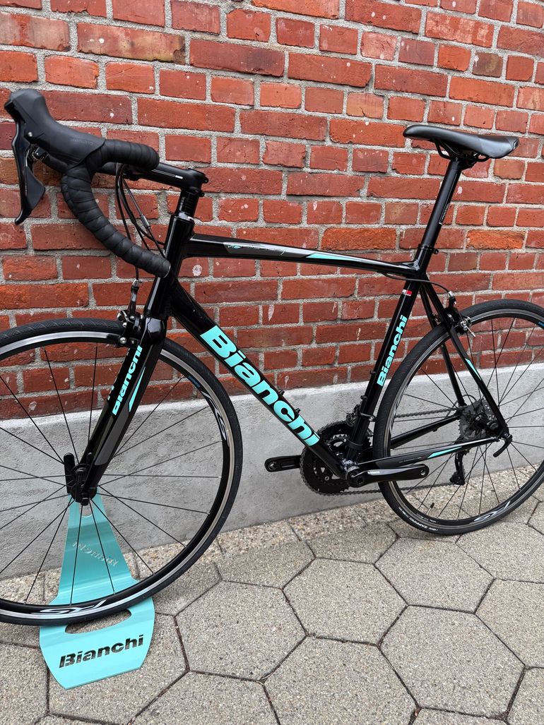Used Bianchi Via Nirone 7 /Roadbike/Shimano 105/Size 59/Very Good Condition! 2022 Road & Gravel, Black — image 12 of 14