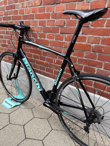 Used Bianchi Via Nirone 7 /Roadbike/Shimano 105/Size 59/Very Good Condition! 2022 Road & Gravel, Black — image 13 of 14