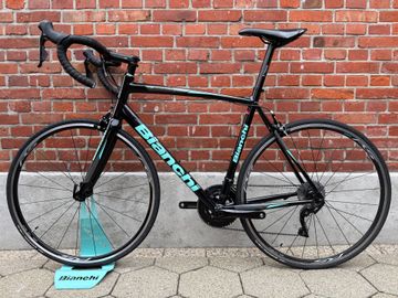 Used Bianchi Via Nirone 7 /Roadbike/Shimano 105/Size 59/Very Good Condition! 2022 Road & Gravel, Black — image 11 of 14