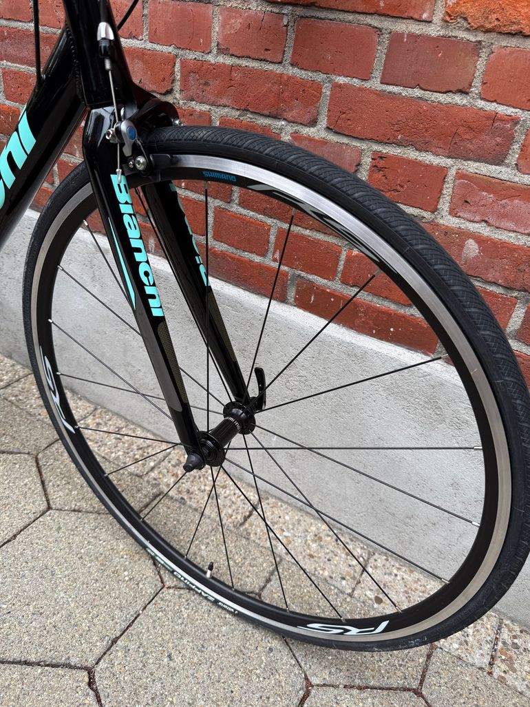 Used Bianchi Via Nirone 7 /Roadbike/Shimano 105/Size 59/Very Good Condition! 2022 Road & Gravel, Black — image 4 of 14