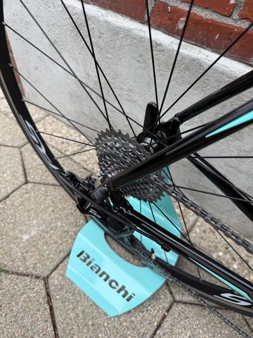 Used Bianchi Via Nirone 7 /Roadbike/Shimano 105/Size 59/Very Good Condition! 2022 Road & Gravel, Black — image 10 of 14