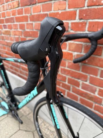 Used Bianchi Via Nirone 7 /Roadbike/Shimano 105/Size 59/Very Good Condition! 2022 Road & Gravel, Black — image 5 of 14
