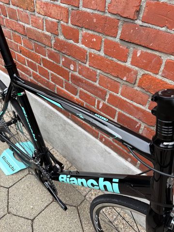 Used Bianchi Via Nirone 7 /Roadbike/Shimano 105/Size 59/Very Good Condition! 2022 Road & Gravel, Black — image 8 of 14