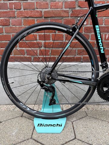 Used Bianchi Via Nirone 7 /Roadbike/Shimano 105/Size 59/Very Good Condition! 2022 Road & Gravel, Black — image 2 of 14