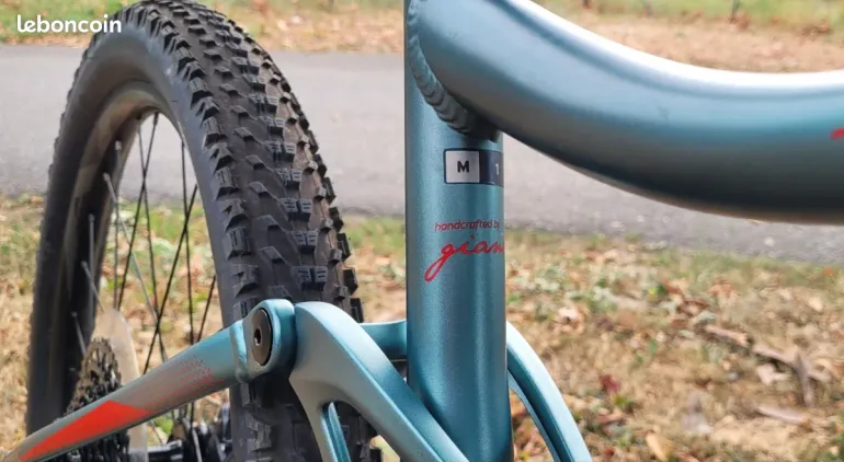 Used Giant Embolden 1 2020 2020 Mountainbike, Light Gray, 27.5 — image 8 of 15