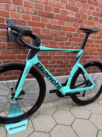 Bianchi NEW! Bianchi Oltre Comp/Roadbike/Shimano Ultegra Di2/Size 59/Scope S5 Carbon 2025 Road & Gravel d'occasion — image 12 sur 15