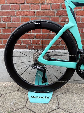 Bianchi NEW! Bianchi Oltre Comp/Roadbike/Shimano Ultegra Di2/Size 59/Scope S5 Carbon 2025 Road & Gravel d'occasion — image 2 sur 15