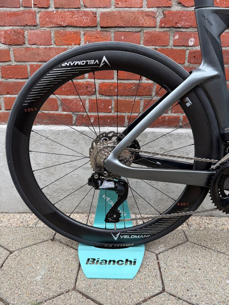 Used Bianchi NEW! Bianchi Oltre Comp/Roadbike/Shimano 105 Di2/Size 53/Velomann Carbon 2025 Road & Gravel, Light Gray — image 2 of 14