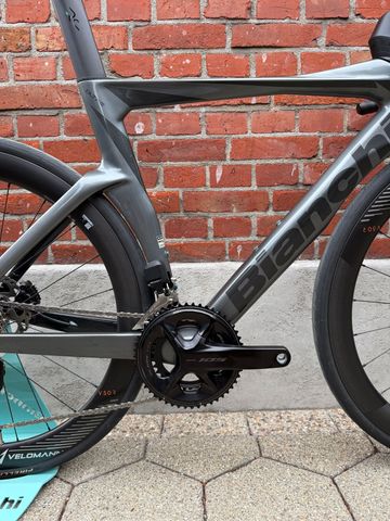 Used Bianchi NEW! Bianchi Oltre Comp/Roadbike/Shimano 105 Di2/Size 53/Velomann Carbon 2025 Road & Gravel, Light Gray — image 3 of 14