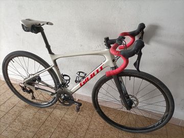 Gebrauchtes Giant Advanced 2018 Road & Gravel, Weiß — Bild 2 von 5