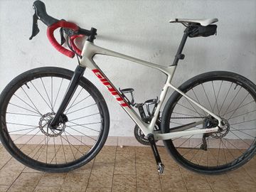Gebrauchtes Giant Advanced 2018 Road & Gravel, Weiß — Bild 1 von 5