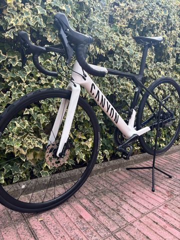 Used Canyon Ultimate CF SL 7 2023 2023 Road & Gravel, White — image 7 of 15