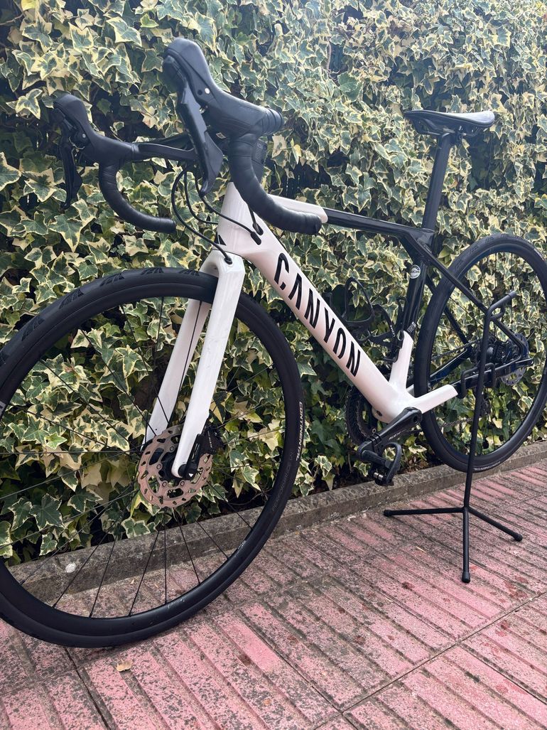 Used Canyon Ultimate CF SL 7 2023 2023 Road & Gravel, White — image 7 of 15