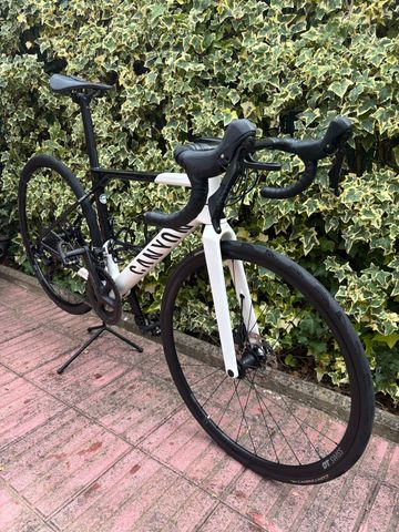 Used Canyon Ultimate CF SL 7 2023 2023 Road & Gravel, White — image 6 of 15