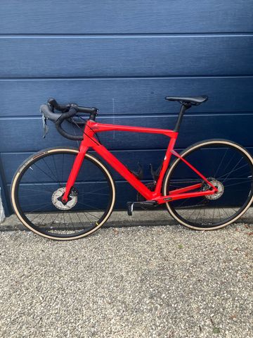 Used BMC Roadmachine FIVE 2022 2022 Road & Gravel, Red — image 2 of 8