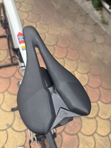 Used Merida REACTO 6000 Di2 2024 2024 Road & Gravel, Light Gray — image 18 of 19