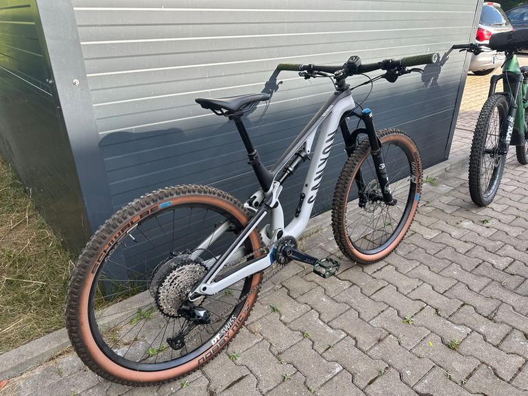Used Canyon Neuron CF 8 2022 2022 Mountainbike, Light Gray, 27.5, 29 — image 2 of 3