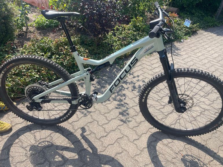 Tweedehands Focus JAM 6.8 2022 2022 Mountainbike — afbeelding 2 van 6