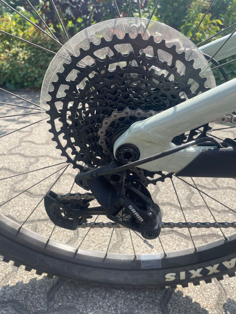 Tweedehands Focus JAM 6.8 2022 2022 Mountainbike — afbeelding 3 van 6