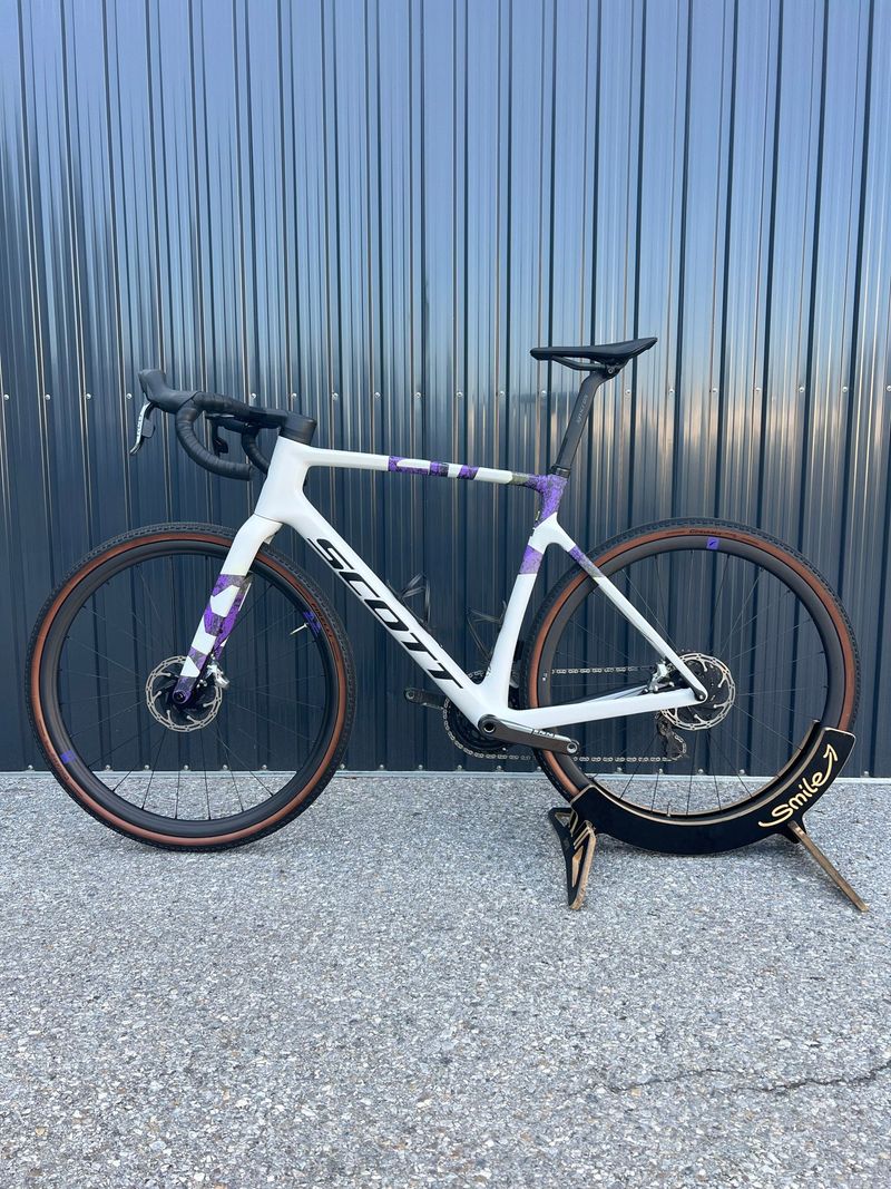 Käytetty Scott Addict RC SRAM Red eTap AXS 2024 Road & Gravel