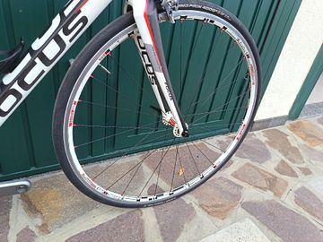 Used Focus Cayo Shimano Ultegra Di2 2012 Road & Gravel, White — image 4 of 5