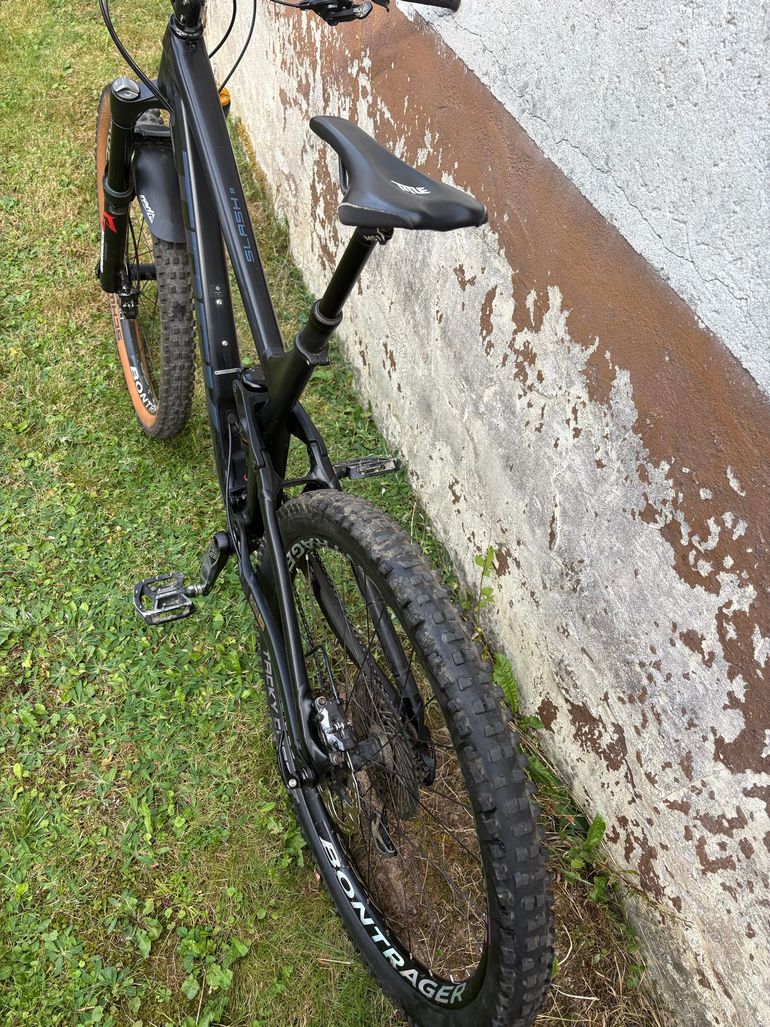 Trek Slash 8 2019 2019 Mountainbike d'occasion — image 3 sur 7