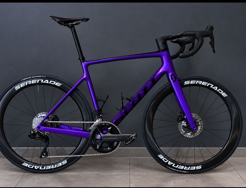 Used Scott Addict 10 2024 Road & Gravel
