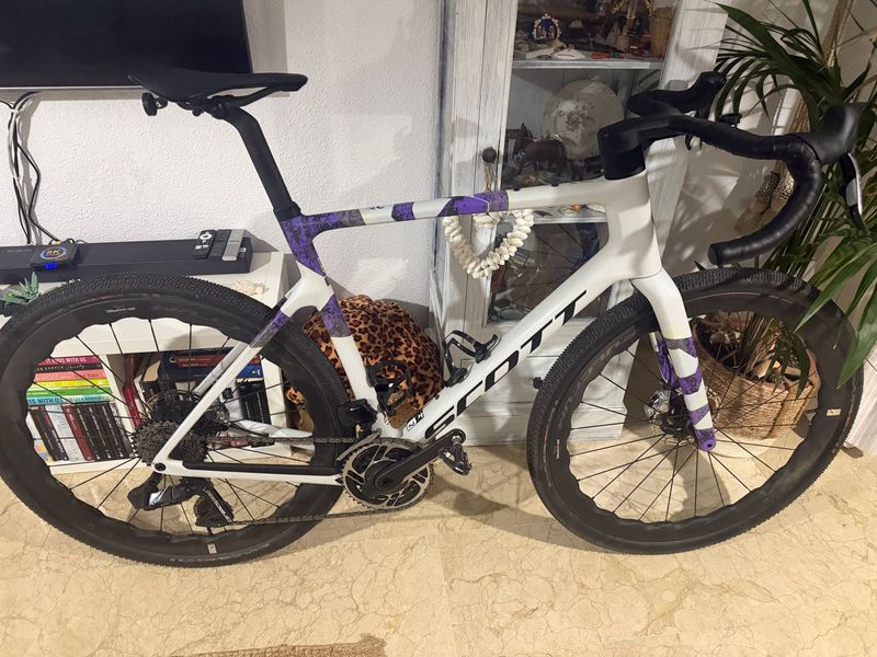 Used Scott Addict Gravel RC 2024 2024 Road & Gravel