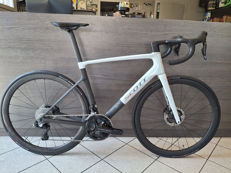 Käytetty Scott Addict RC Pro 2026 2026 Road & Gravel