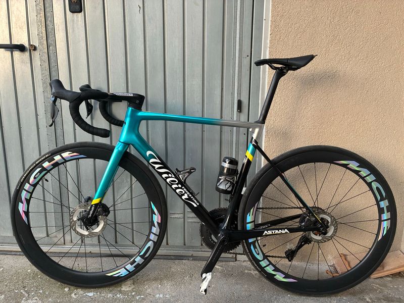 Käytetty Wilier 0 SLR SHIMANO ULTEGRA DI2 R8070 2021 2021 Road & Gravel